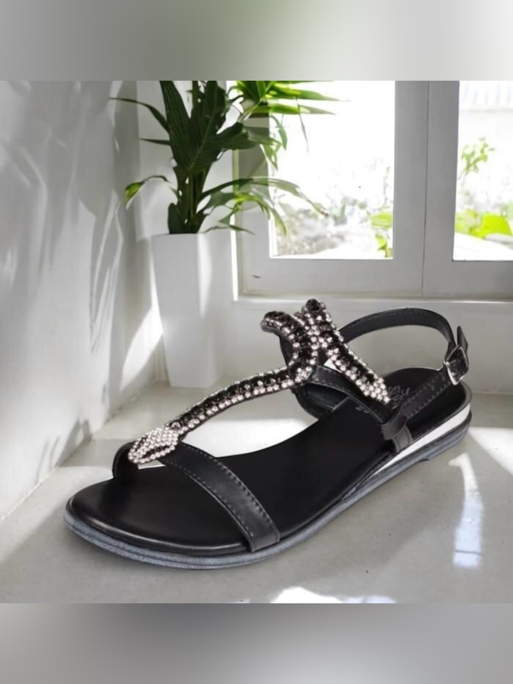 GC Shoes NWT Sz 9.5 Lidia Black Embellished Snake Ornament Flat Sandals (SH417))